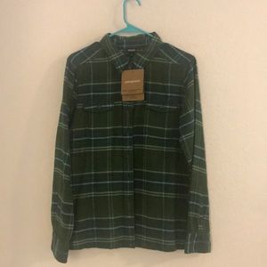 Patagonia NWT green plaid flannel shirt, size 8